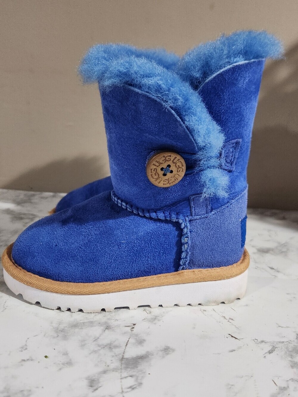 Ugg Australia Toddlers Bailey button Boots blue size 7